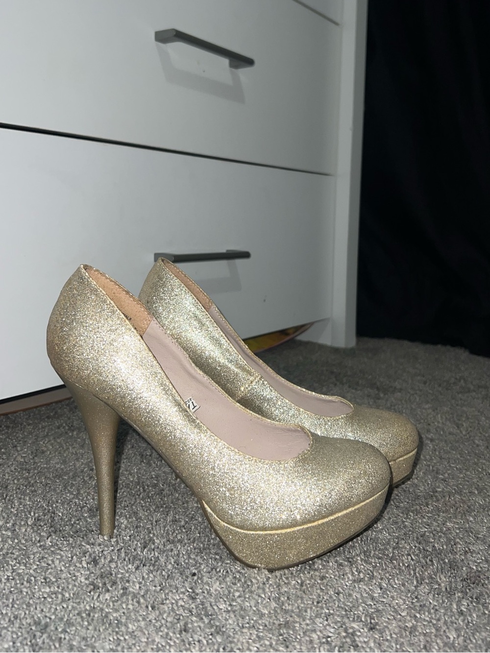 Gold Glitter Platform High Heels - Women's Pumps